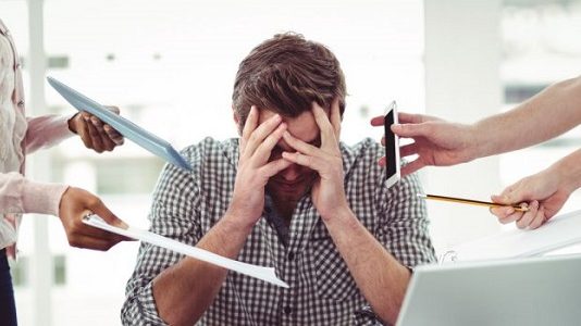Estrés: causas, síntomas, tratamientos, consecuencias y más